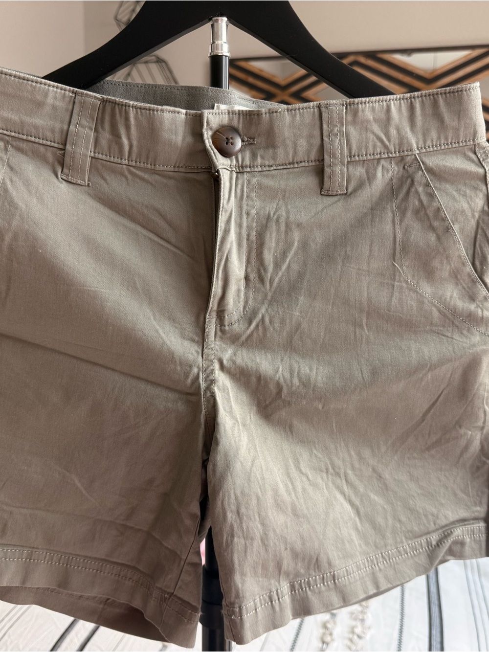 Banana Republic Ladies Classic Khaki Shorts - Neutral Beige